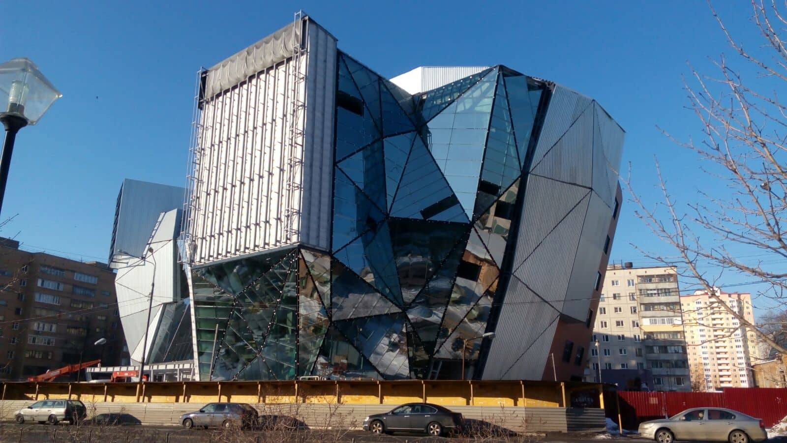 glazen gevel Crystal Entertainment gebouw